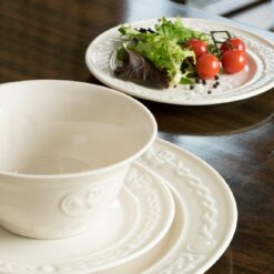 Belleek Claddagh Large Serving Bowl Modeled with accent plates