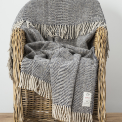 Navy and Oat Heavy Herringbone Throw