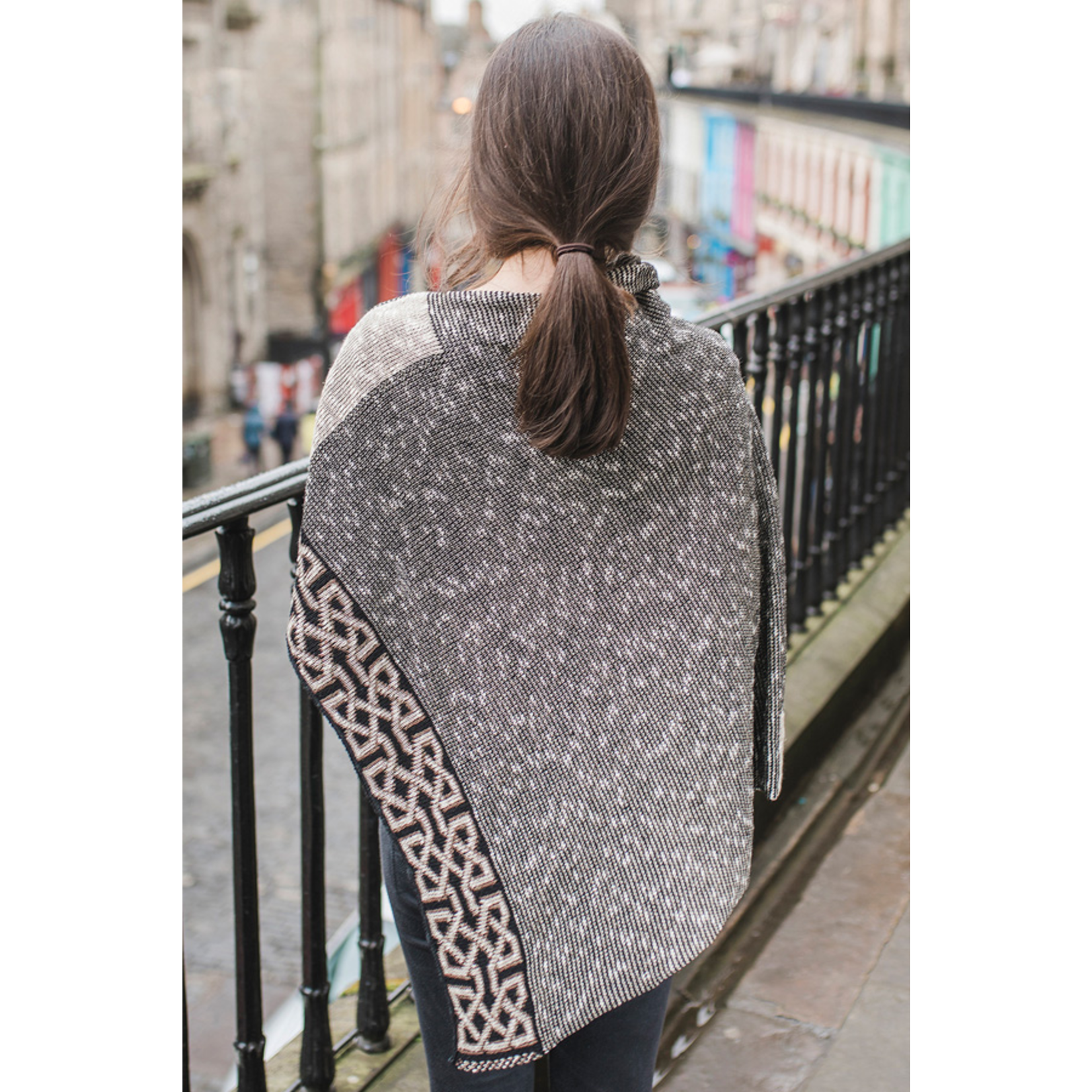 Irish Linen and Silk Ballater Shawl, Ivory - Image 3