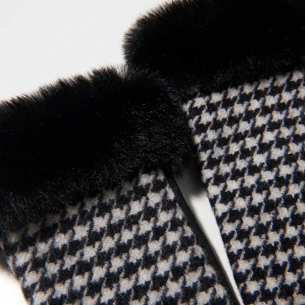 Islander lambswool Mittens-Black and White Dogtooth - Image 2