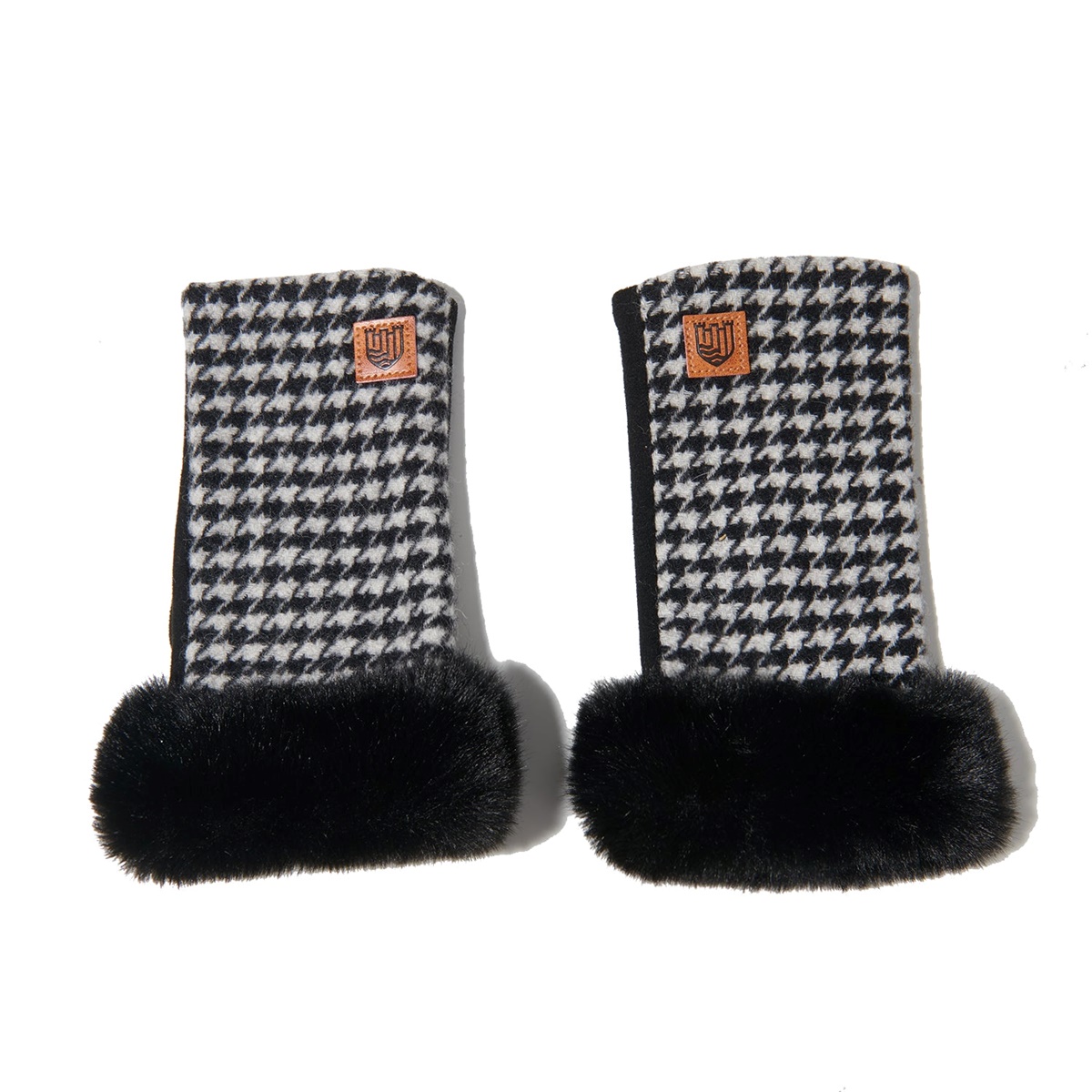Islander lambswool Mittens-Black and White Dogtooth